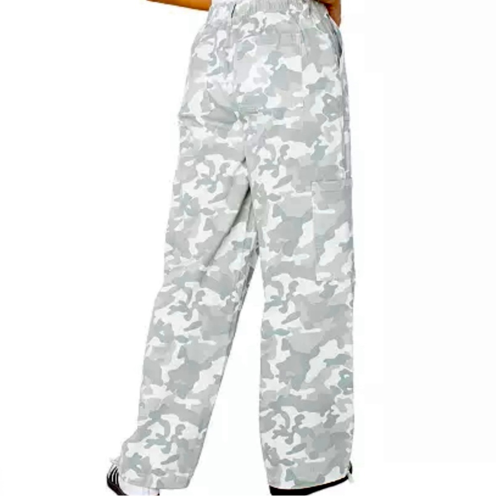 Women’s Celebrity Pink Camouflage Cargo Wide Leg Pants